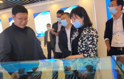 市政協副主席、市工商聯主席唐世云到寶泰隆走訪調研