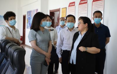 市政協副主席，市工商聯主席唐世云蒞臨寶泰隆開展石墨烯新材料專題調研座談